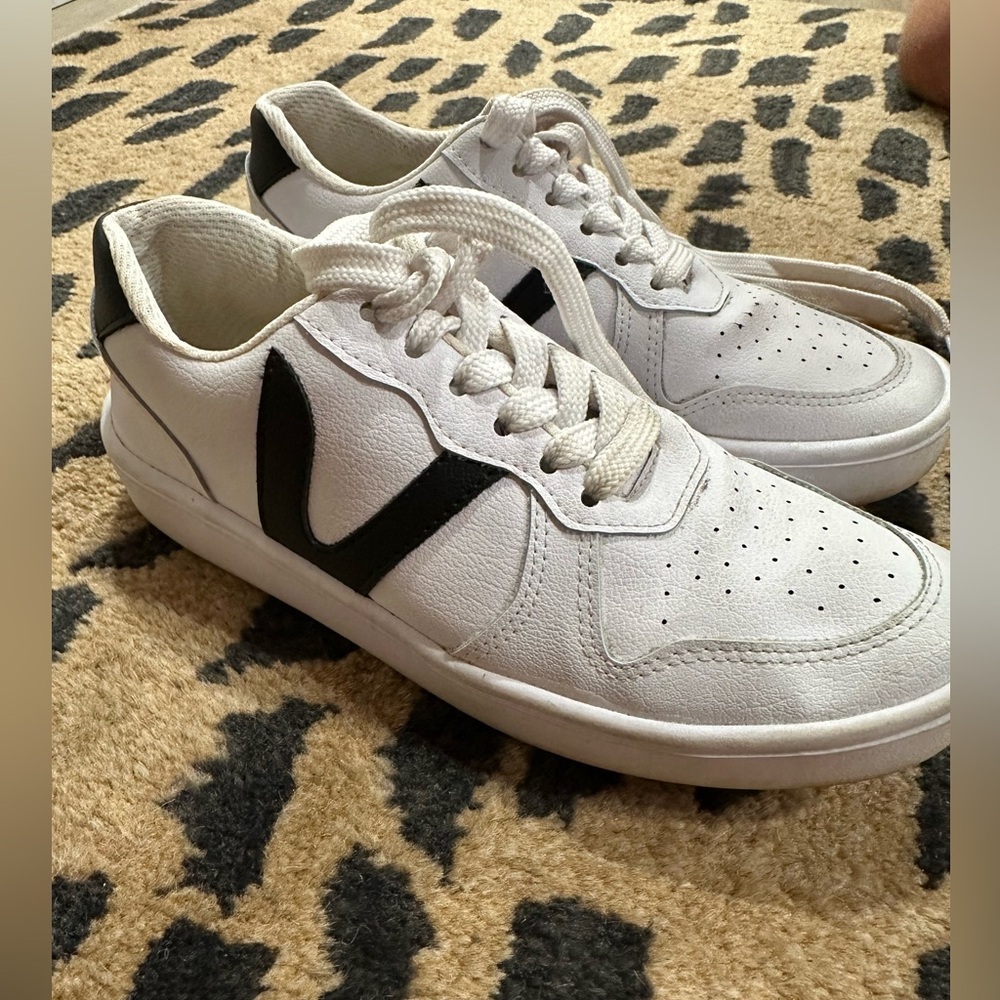 Women’s shoe